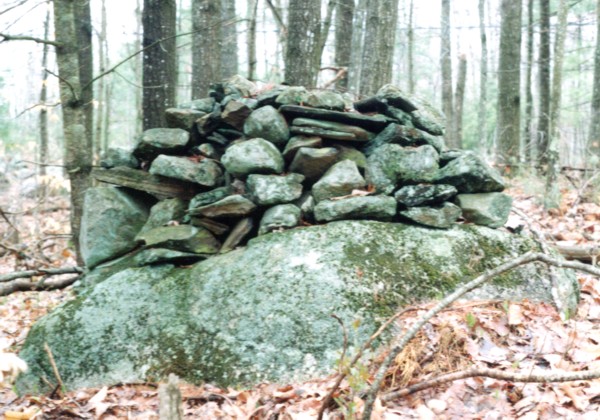 Mound-on-top-of-boulder-cairn