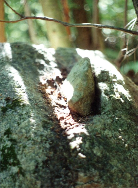Single-Stone-In-Notch-Cairn